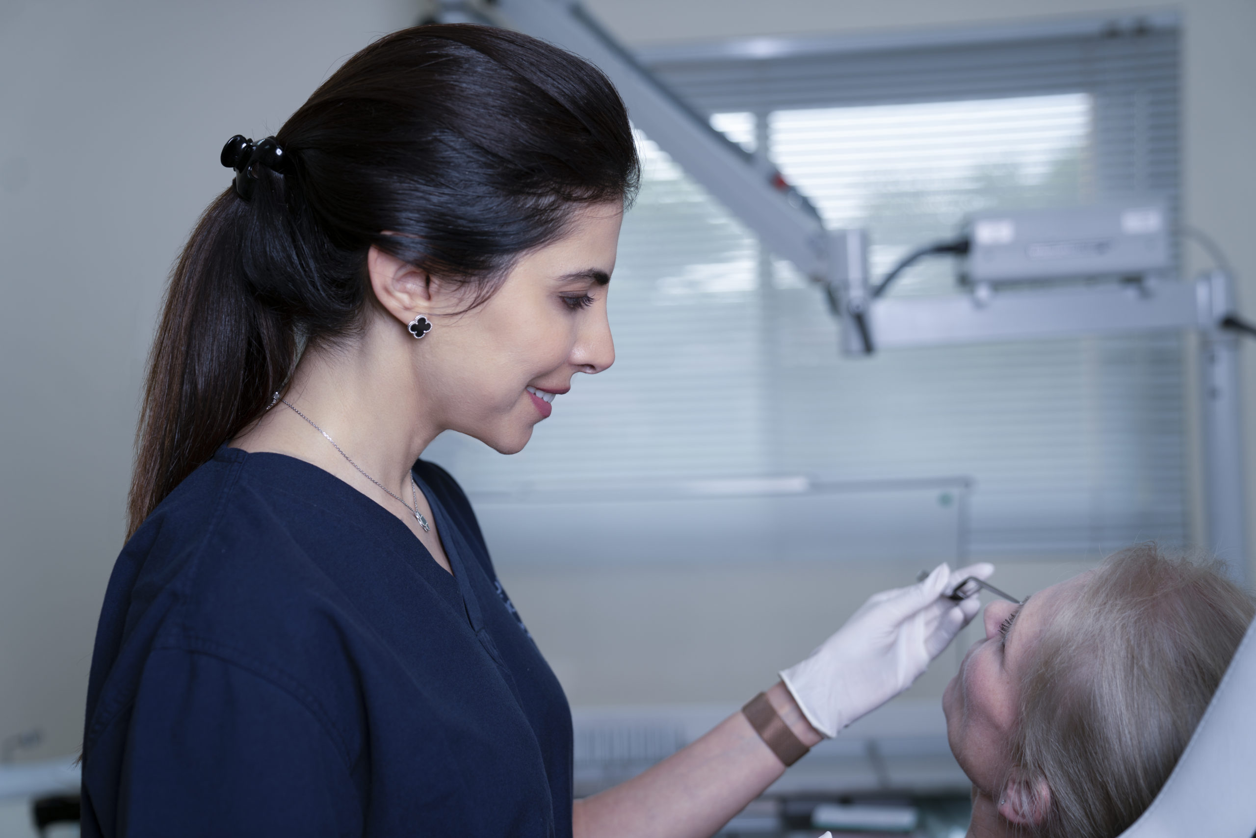 Dr Hiba performing a non-surgical service